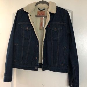 LEVIS JEAN JACKET NEW WITH TAGS SIZE L FITS M